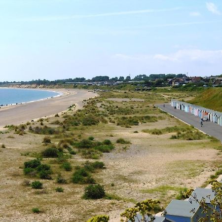 Great Dog Friendly Caravan For Hire At North Denes In Suffolk Ref 40068Nd Hotel Lowestoft Exterior photo