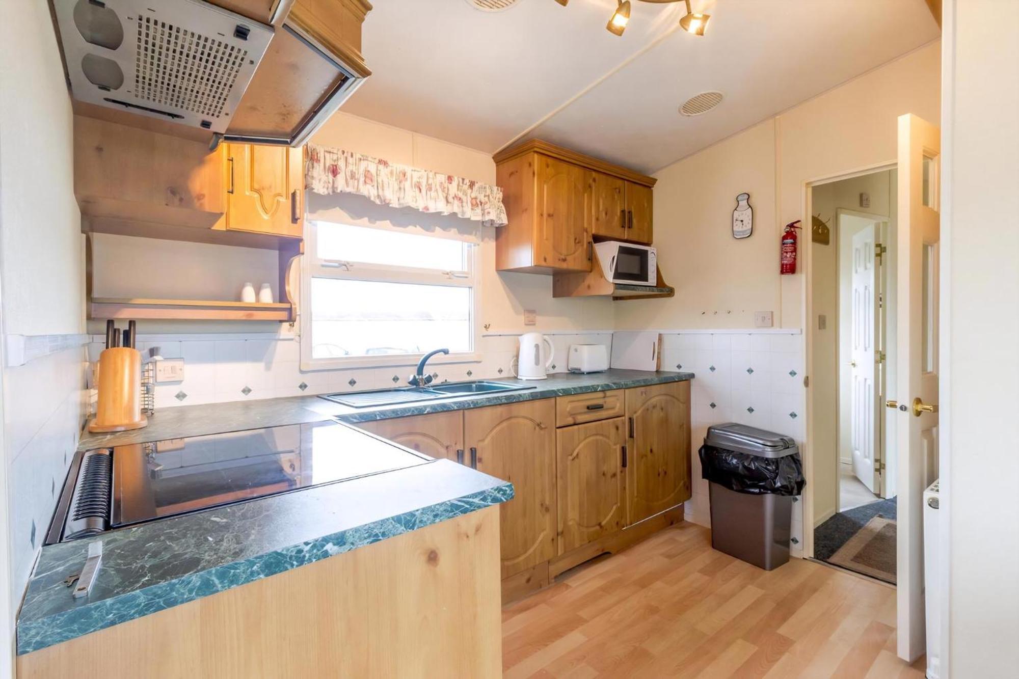 Great Dog Friendly Caravan For Hire At North Denes In Suffolk Ref 40068Nd Hotel Lowestoft Exterior photo