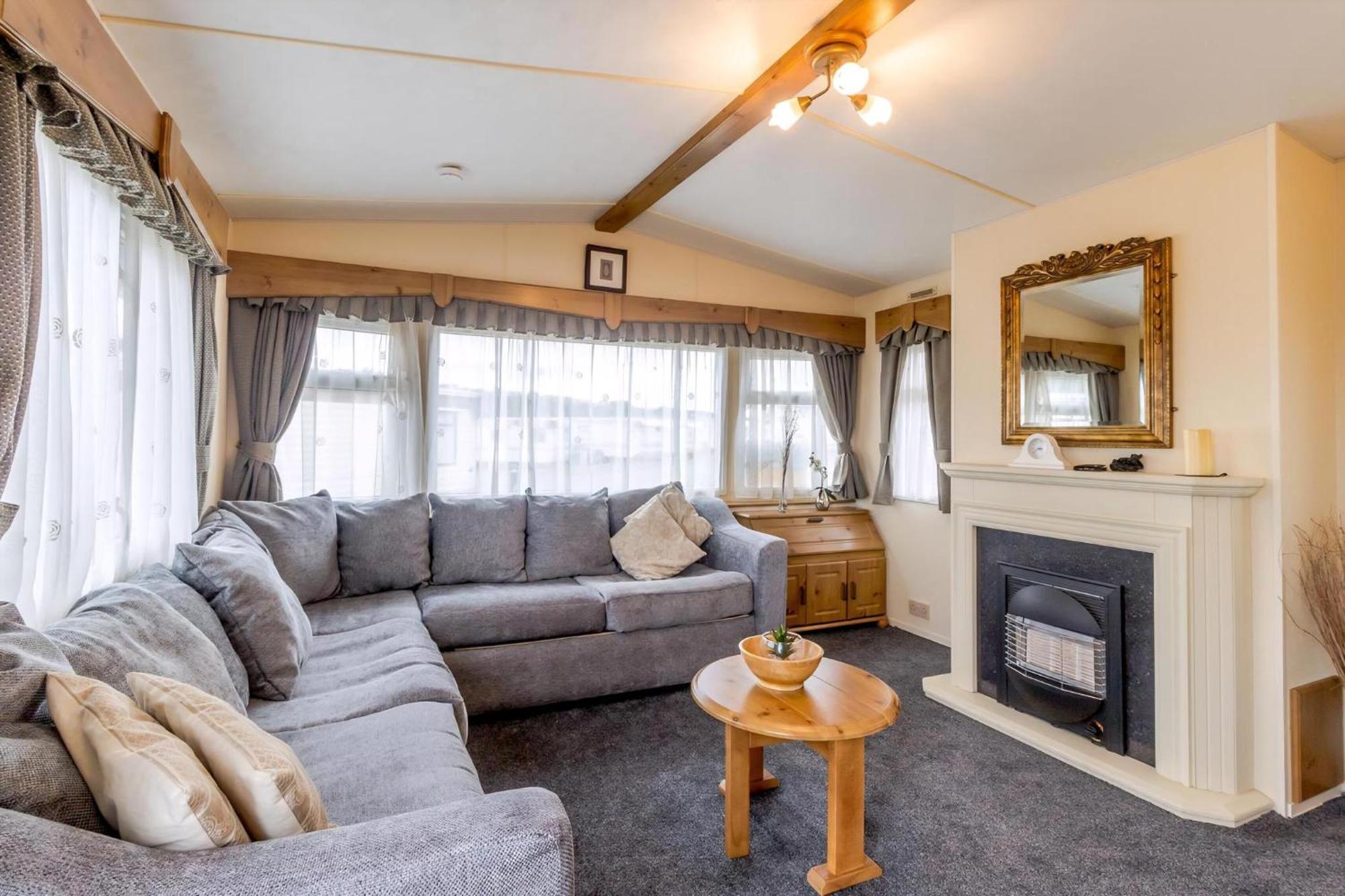 Great Dog Friendly Caravan For Hire At North Denes In Suffolk Ref 40068Nd Hotel Lowestoft Exterior photo